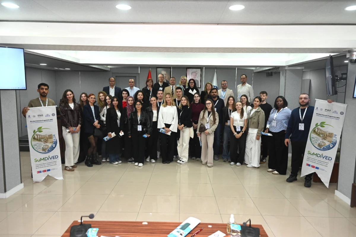 4 &uuml;lkeden 22 Erasmus &ouml;ğrencisi ve 8 akademisyen Isparta Belediyesi&rsquo;ni ziyaret etti