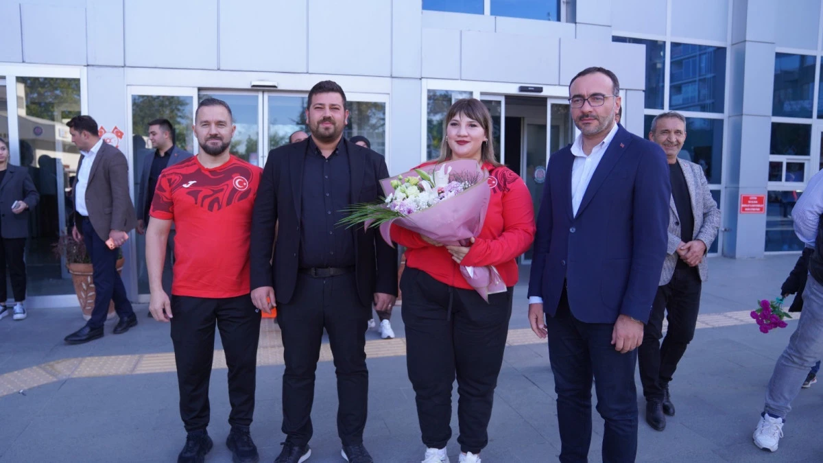 Avrupa Şampiyonu Fatma G&uuml;l &Ccedil;evik, Isparta&rsquo;da coşkuyla karşılandı