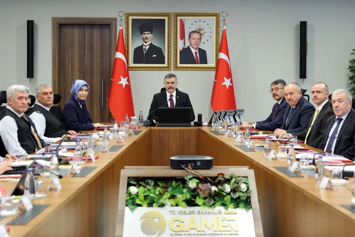 BAKAN &Ccedil;İFT&Ccedil;İ: &ldquo;&Ccedil;ETELERE NEFES ALDIRMAYACAĞIZ&rdquo;