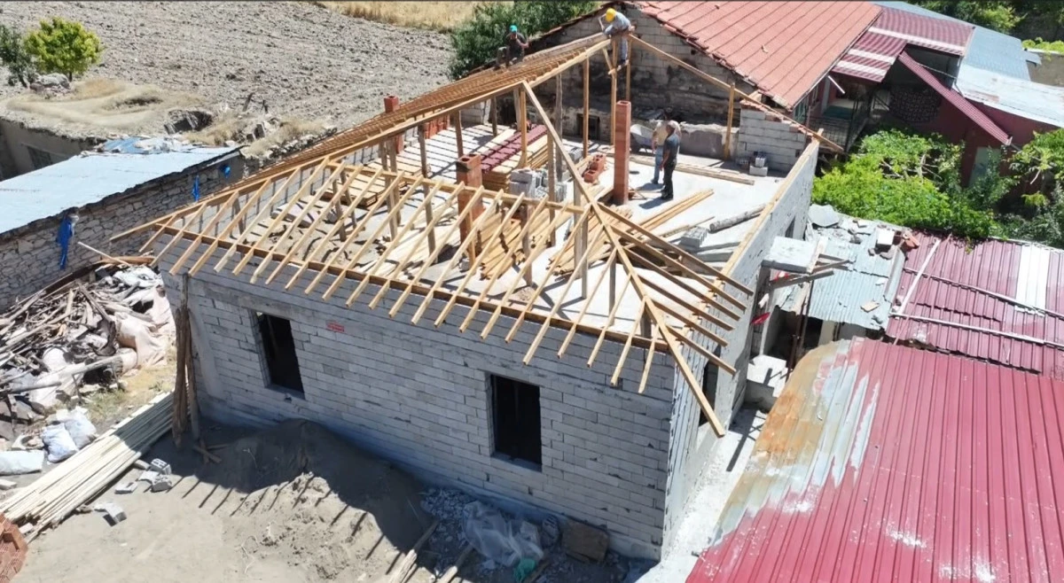 Başkan Başdeğirmen&rsquo;den yeni ev i&ccedil;in malzeme desteği