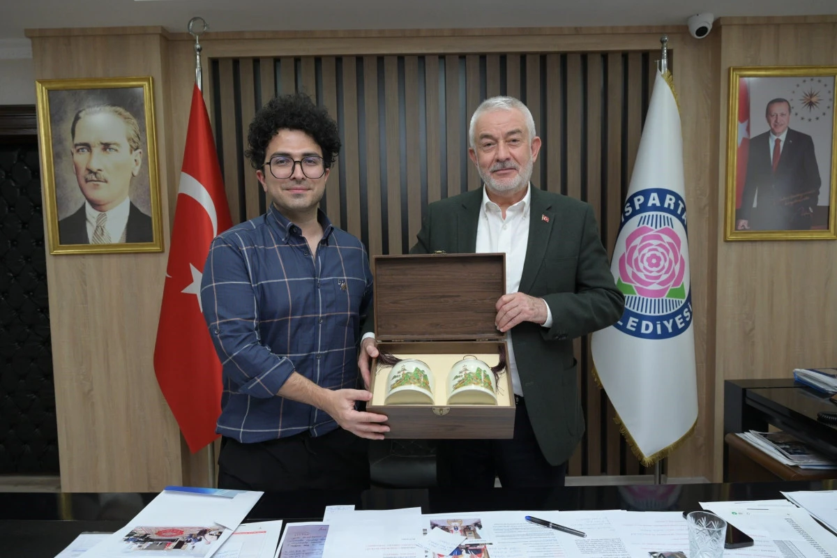 Başkan Başdeğirmen&rsquo;in tanıtım desteği Isparta g&uuml;l&uuml;n&uuml; &Ccedil;in&rsquo;e taşıdı