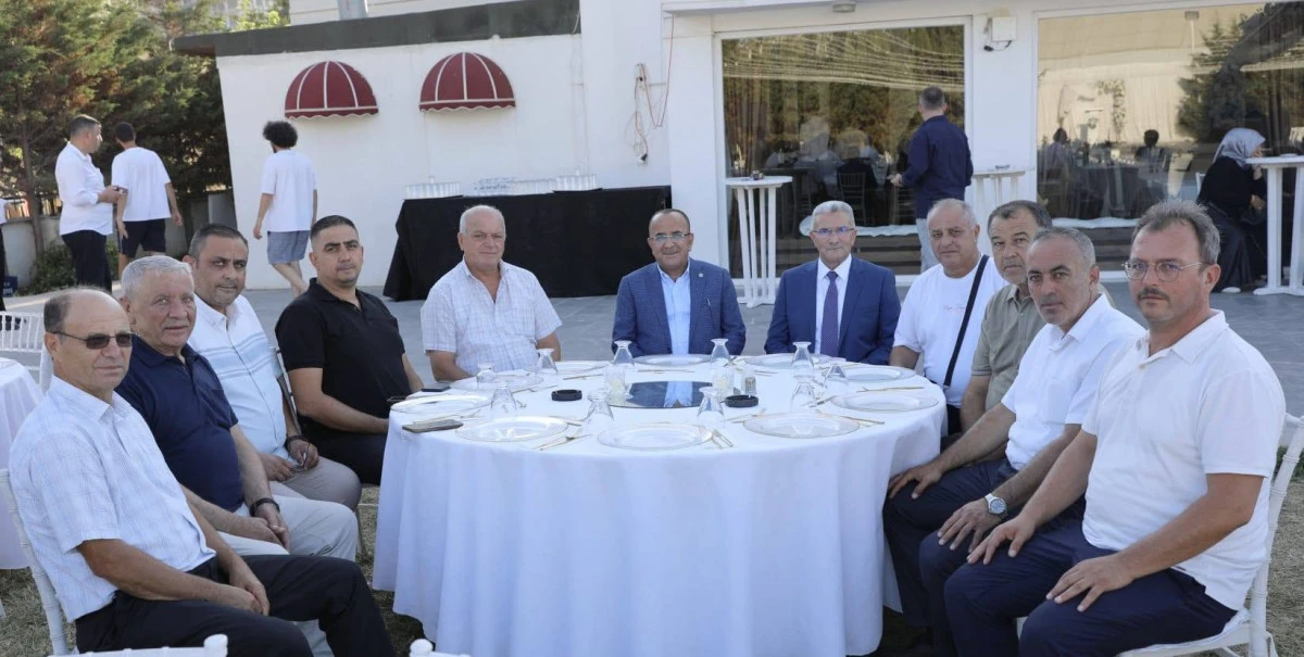 BAŞKAN MEHMET Y&Uuml;CEDAĞ&rsquo;IN MUTLU G&Uuml;N&Uuml;: OĞUZHAN VE DENİZ D&Uuml;NYAEVİNE GİRDİ