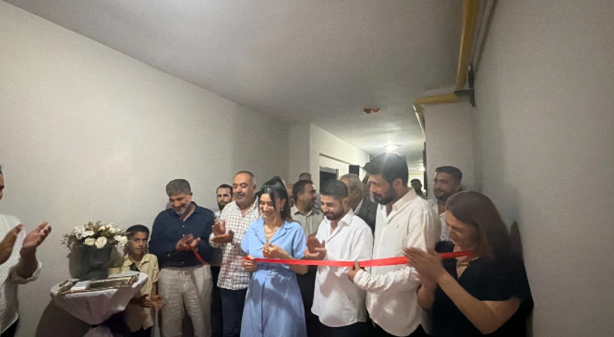 Bir G&uuml;l&uuml;ş, Bir Dokunuş&hellip;