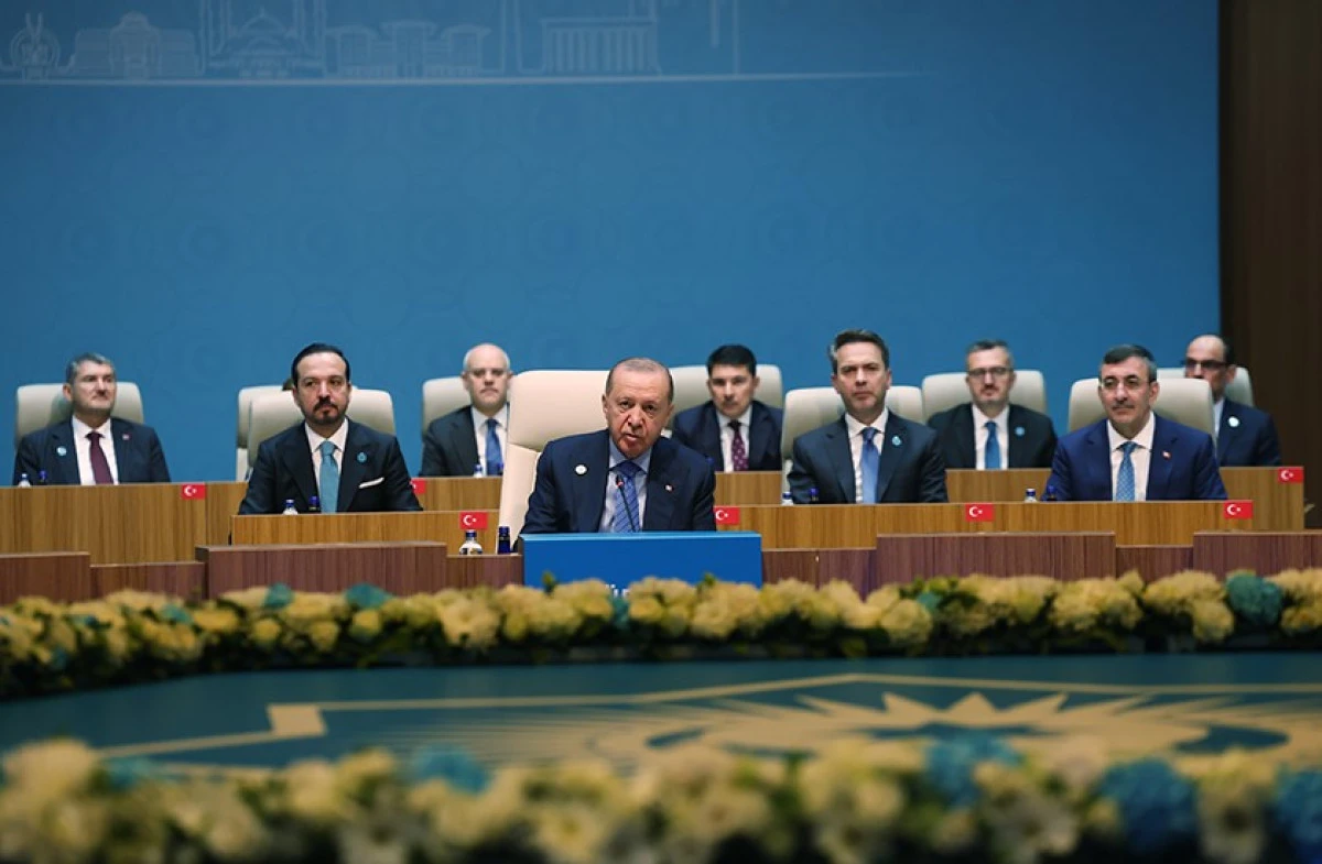 ERDOĞAN: T&Uuml;RK D&Uuml;NYASININ AİLE FOTOĞRAFINDA AYRILIĞA YER YOK