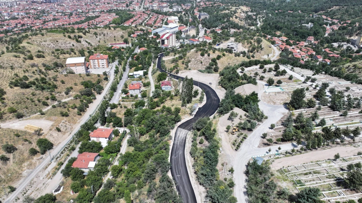 G&ouml;lc&uuml;k-Dere Mahallesi yolunda asfalt &ccedil;alışmaları tamamlanıyor