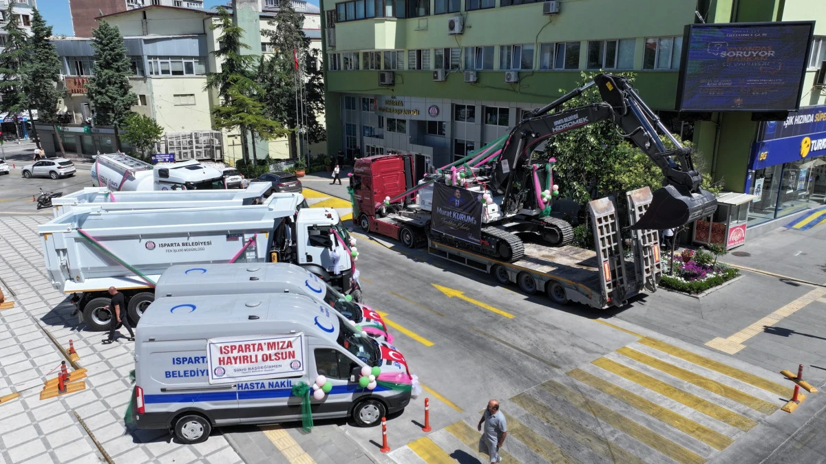 Isparta Belediyesi&rsquo;nin ara&ccedil; filosuna 6 yeni ara&ccedil; ve iş makinesi kazandırıldı