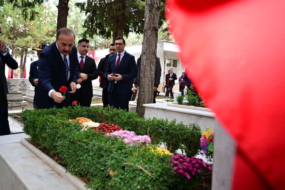 ISPARTA ŞEHİTLİĞİ&rsquo;NDE CUMHURİYETİN 103. YILINDA ANLAMLI ANMA