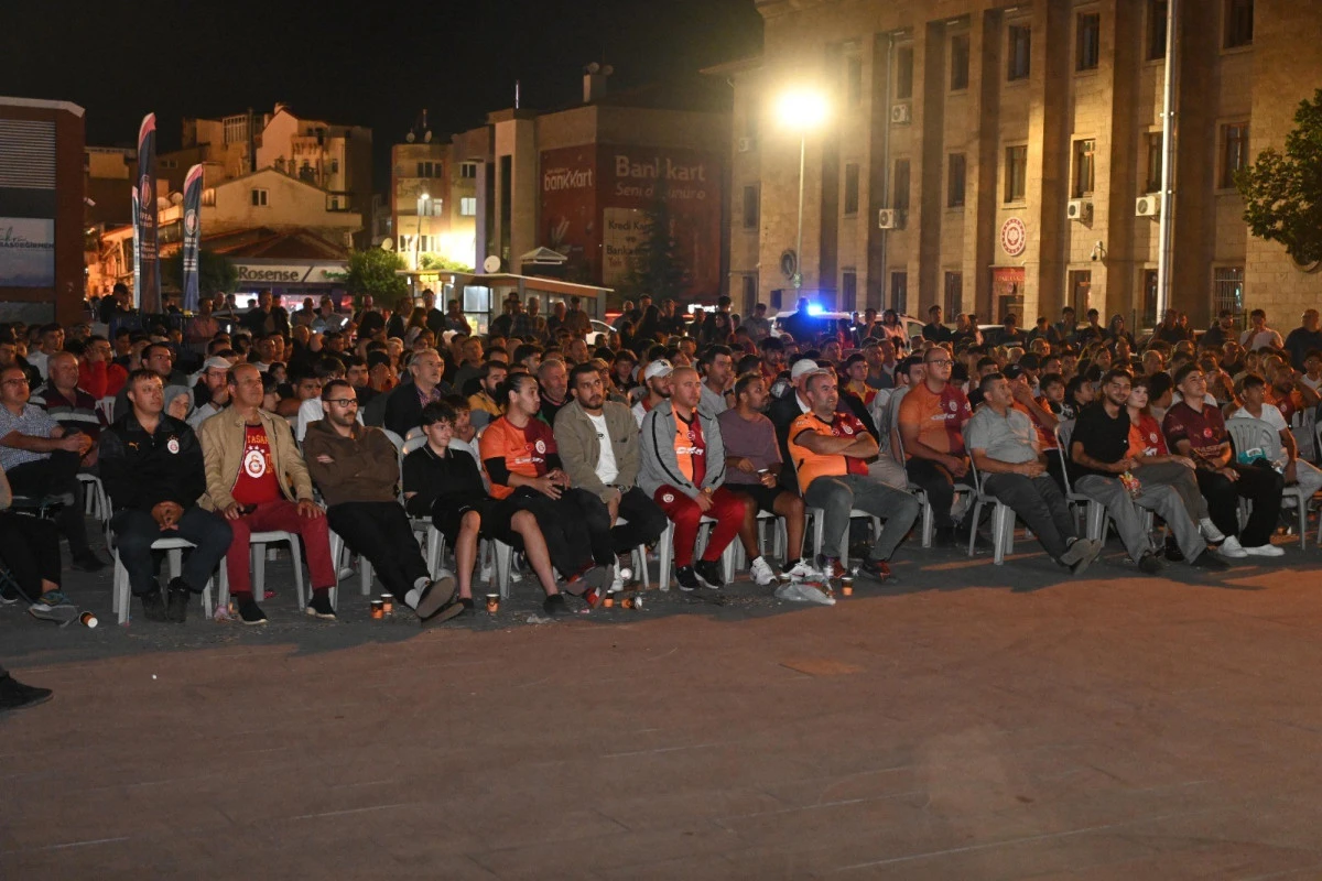Isparta&rsquo;da Galatasaray heyecanı dev ekranda yaşandı