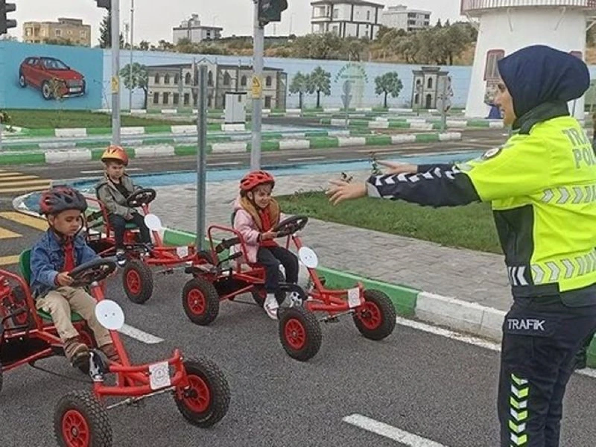 KİLİS&rsquo;TE &Ouml;ĞRENCİLER TRAFİK KURALLARINI UYGULAMALI &Ouml;ĞRENDİ