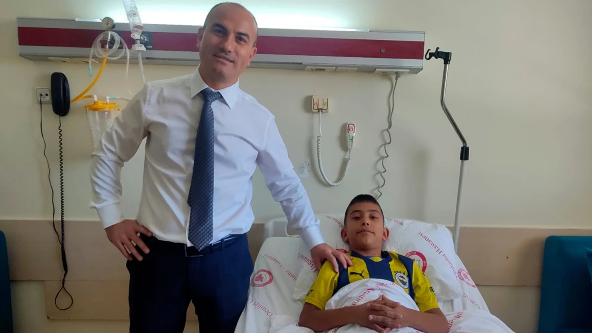 SD&Uuml; HASTANESİ&rsquo;NDE 10 YAŞINDAKİ HASTAYA B&Uuml;Y&Uuml;MEYİ KORUYAN SKOLYOZ TEDAVİSİ