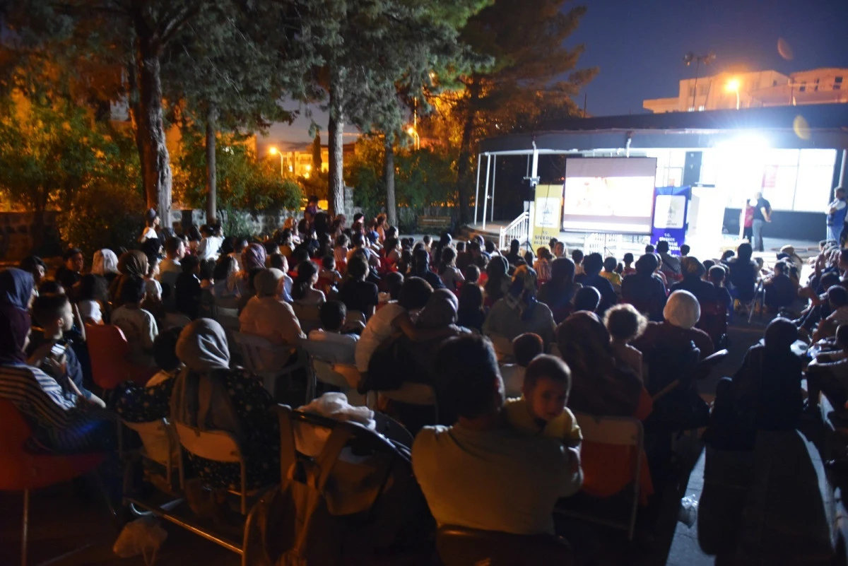 Siverek'te &ccedil;ocuklar i&ccedil;in sinema etkinliği d&uuml;zenlendi