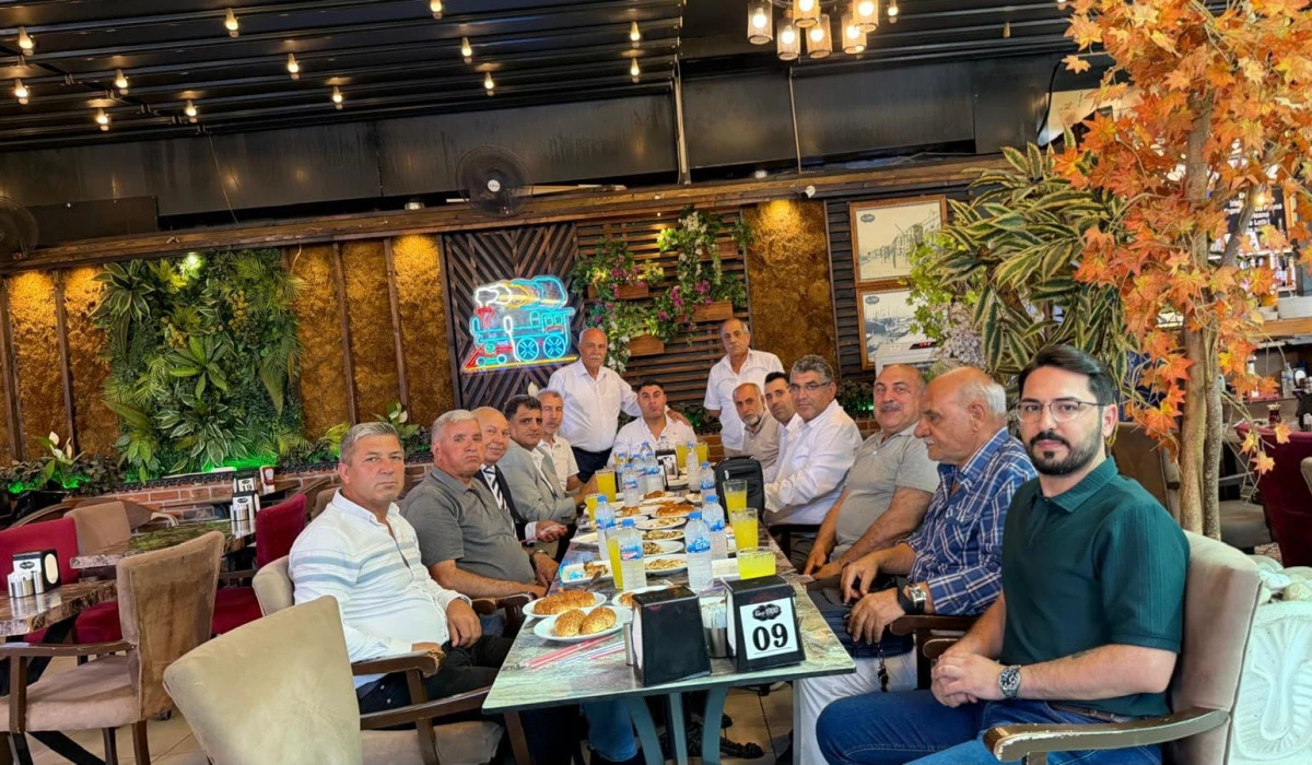SUPHİ &Ouml;ZLAHLAN HEMŞEHRİLERİNİ GAR 1960 CAFE'DE AĞIRLADI