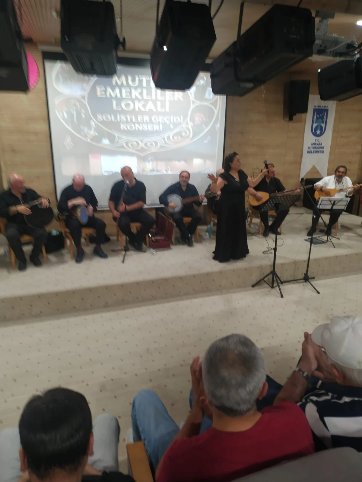 T&Uuml;RK&Uuml;LERLE DOLU BİR AKŞAM, UNUTULMAZ BİR KONSER