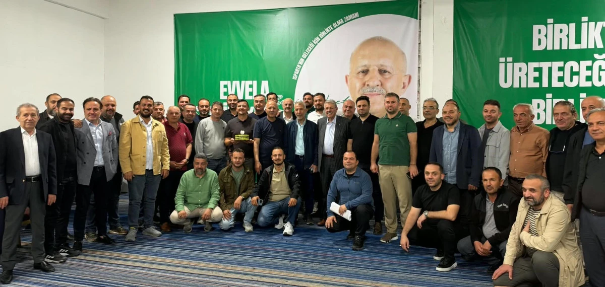 YEŞİL LİSTE OFİSİNDE RENKLİ G&Ouml;R&Uuml;NT&Uuml;LER